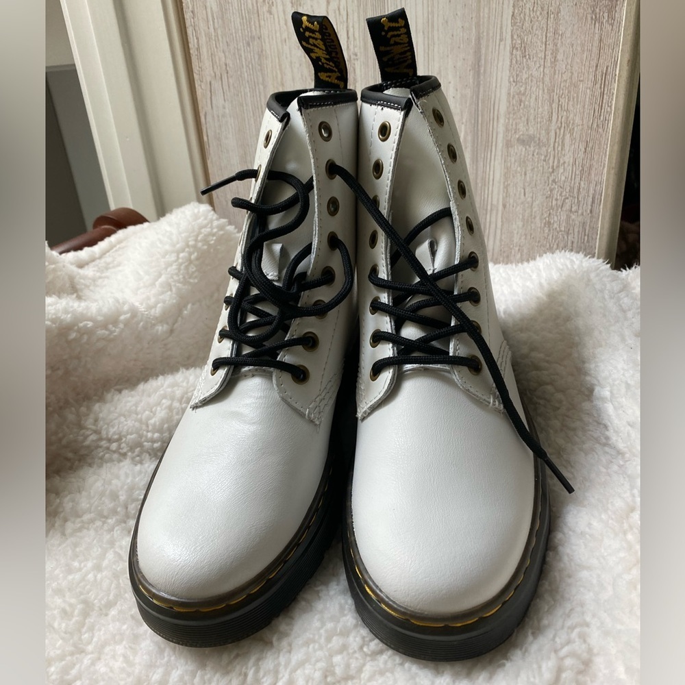 NWT Dr Martens Women's Patent Leather Boots